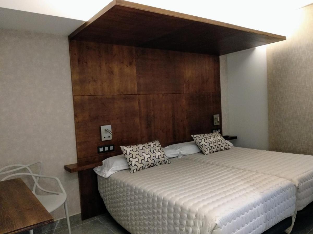 Hostal Canton Plaza Hospital de Órbigo Εξωτερικό φωτογραφία