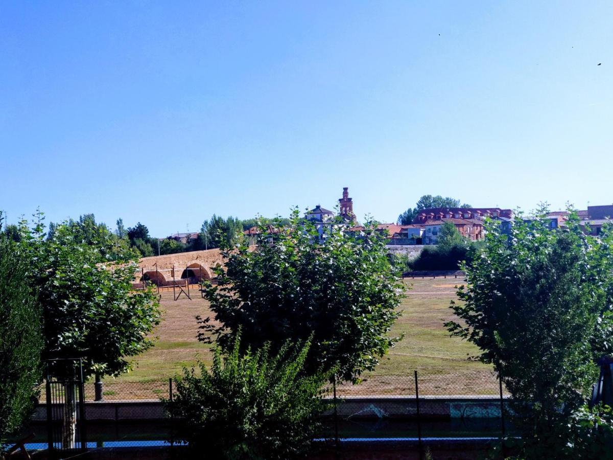 Hostal Canton Plaza Hospital de Órbigo Εξωτερικό φωτογραφία