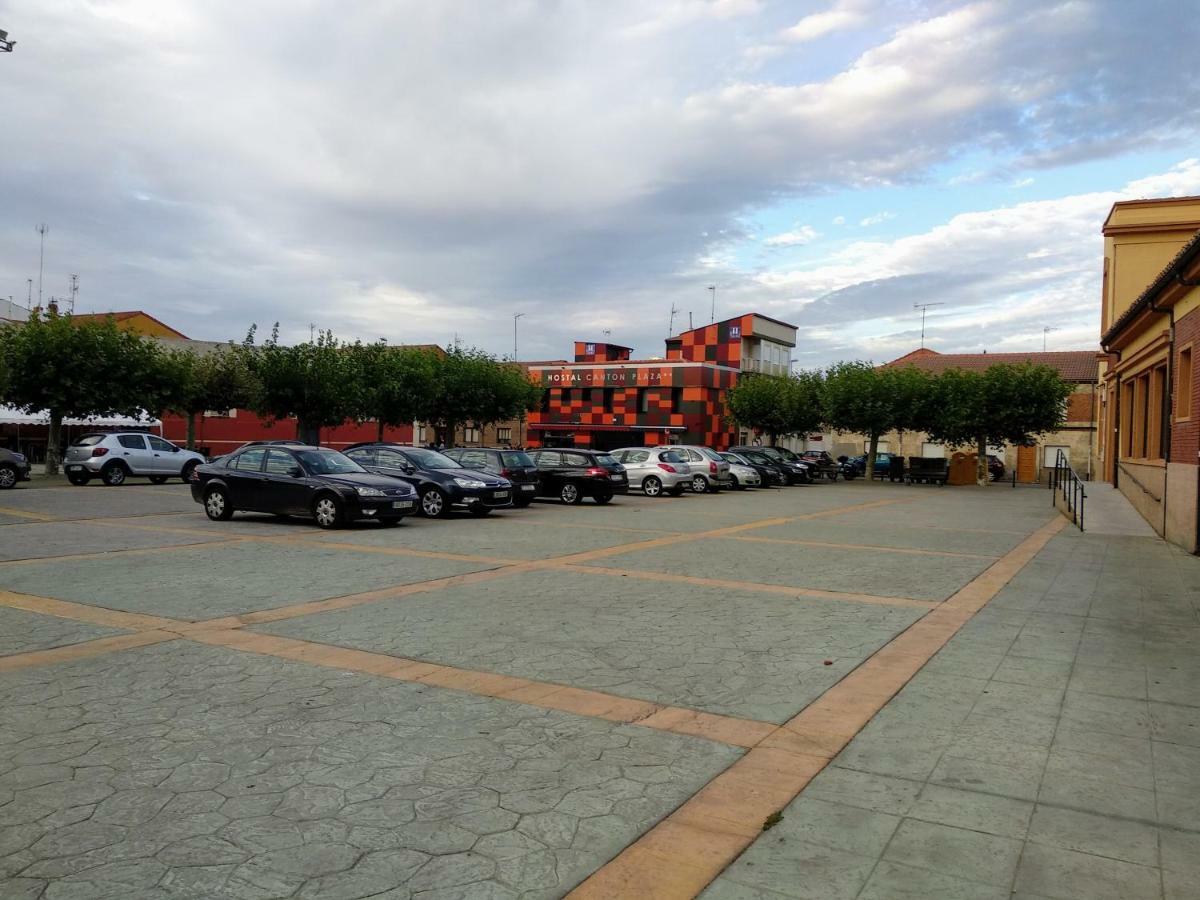 Hostal Canton Plaza Hospital de Órbigo Εξωτερικό φωτογραφία